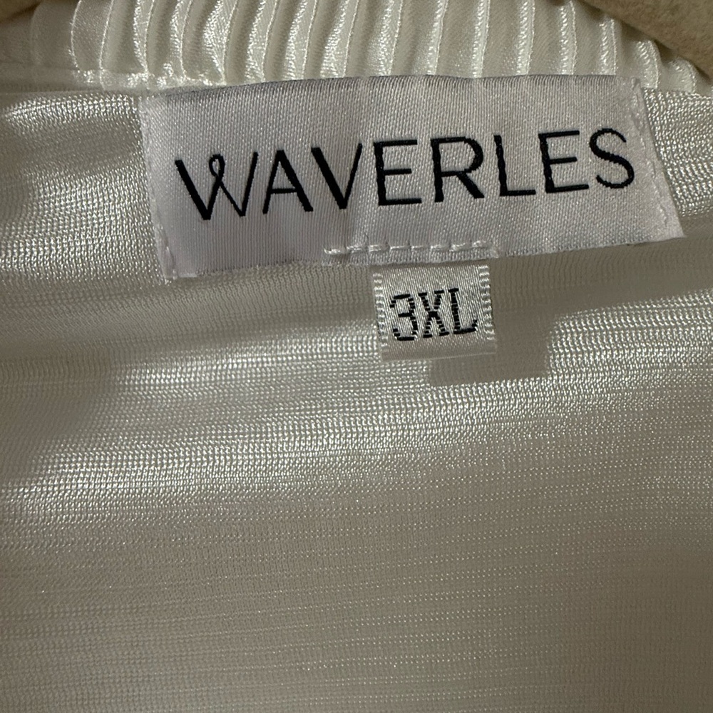 Waverles Pleated Set in Dove - Picture 6 of 9